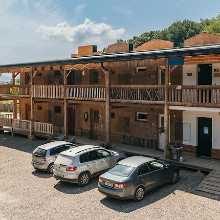 Ranch 13 - Western A Kone Nemšová 外观 照片